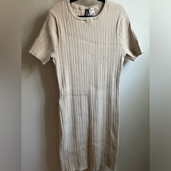 H&M Dresses & Skirts - H&M Beige Dress Short Sleeve 53 percent polyester 26 percent pollamida